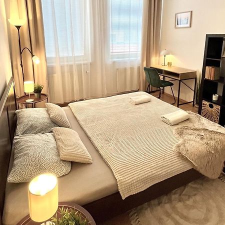 Apartment Tina - Old Town, Ac, Free Private Parking Bratislava Eksteriør billede