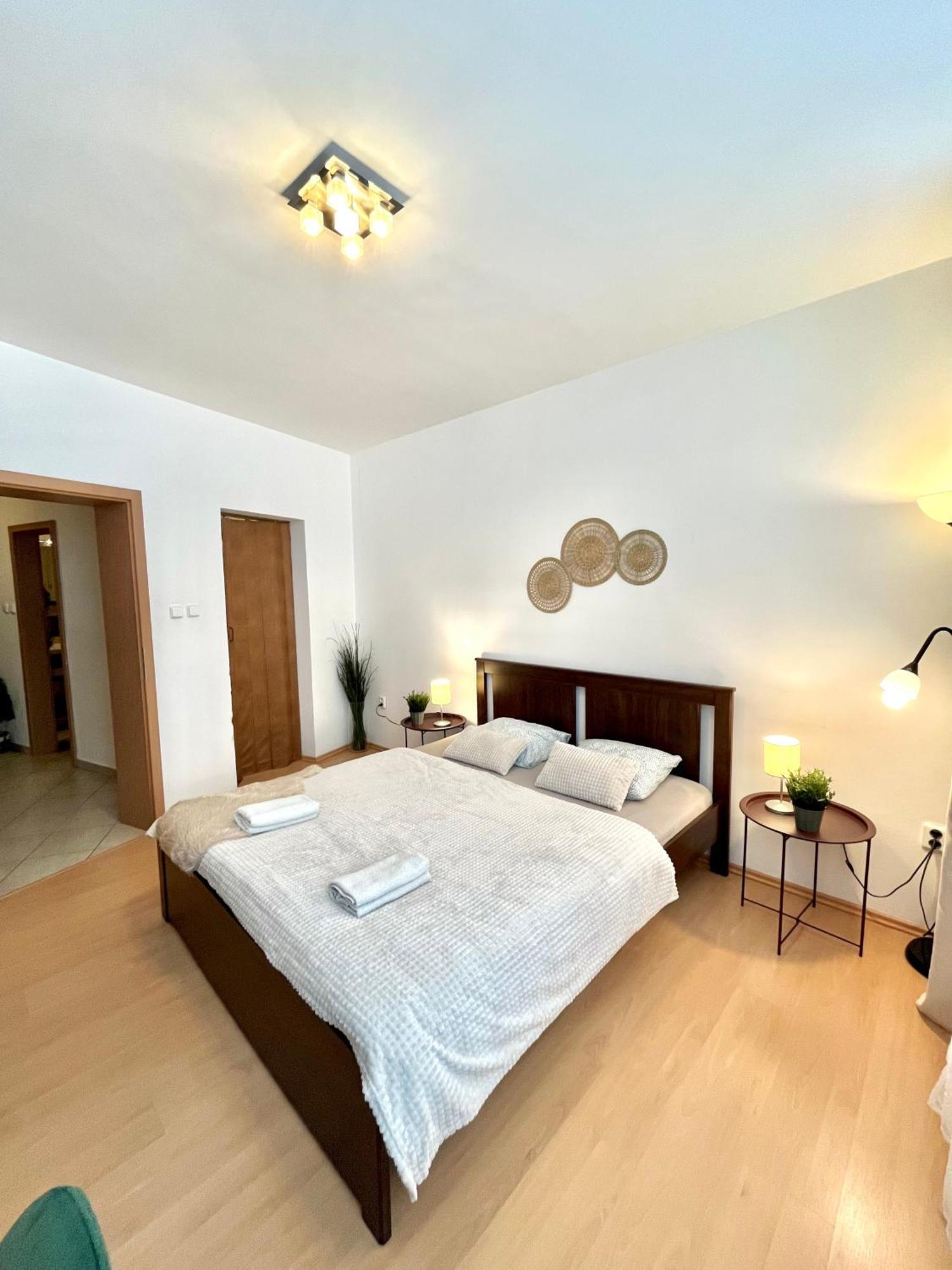 Apartment Tina - Old Town, Ac, Free Private Parking Bratislava Eksteriør billede