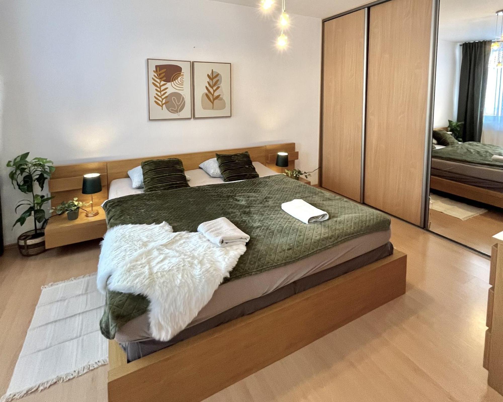 Apartment Tina - Old Town, Ac, Free Private Parking Bratislava Eksteriør billede